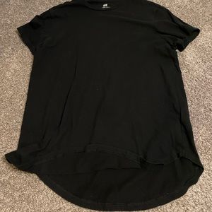 H&M black t shirt w/curve hem size M